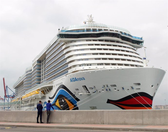 Málaga.- Turismo.- Puertos.- Más de 6.000 pasajeros llegan a bordo del 'AIDAnova'