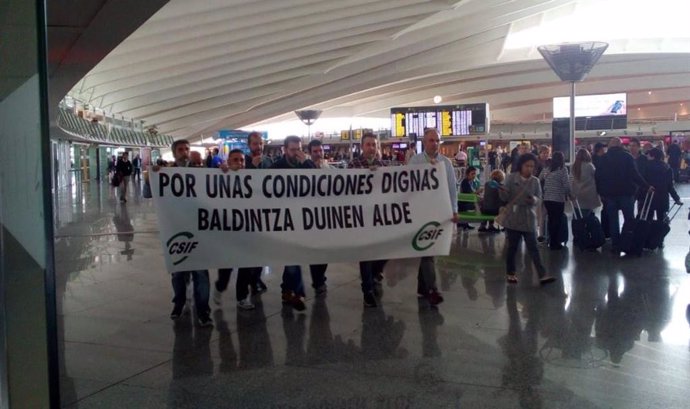 Csif acusa a la empresa de 'fingers' del aeropuerto de Loiu de boicotear la huelga y prevé "fuertes retrasos" esta tarde