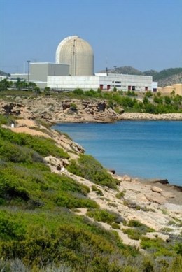 Vista Panorámica Desde El Mar De La Nuclear De Vandells II