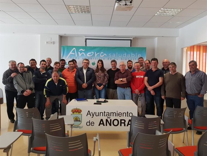 Córdoba.- Ganaderos de Añora exponen sus principales problemas a la delegada de Agricultura de la Junta