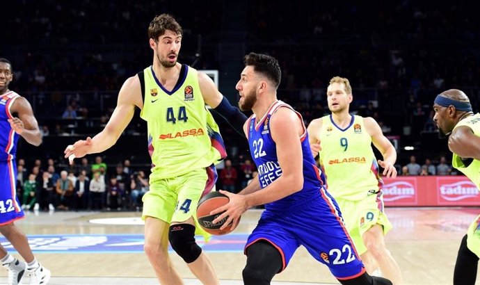 Vasilije Micic, en un partido con el Anadolu Efes.