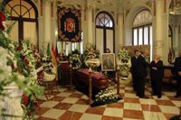 Centenares de malagueños despiden al poeta y articulista Manuel Alcántara