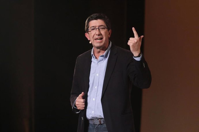 El vicepresidente de la Junta de Andalucía, Juan Marín, participa en un encuentro ciudadano