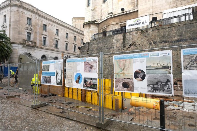 Santander.- Cuatro paneles interpretativos acercan a los ciudadanos la excavación arqueológica de la calle Los Azogues y