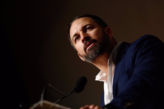 El presidente de VOX, Santiago Abascal, interviene en un acto de su partido en Granada.