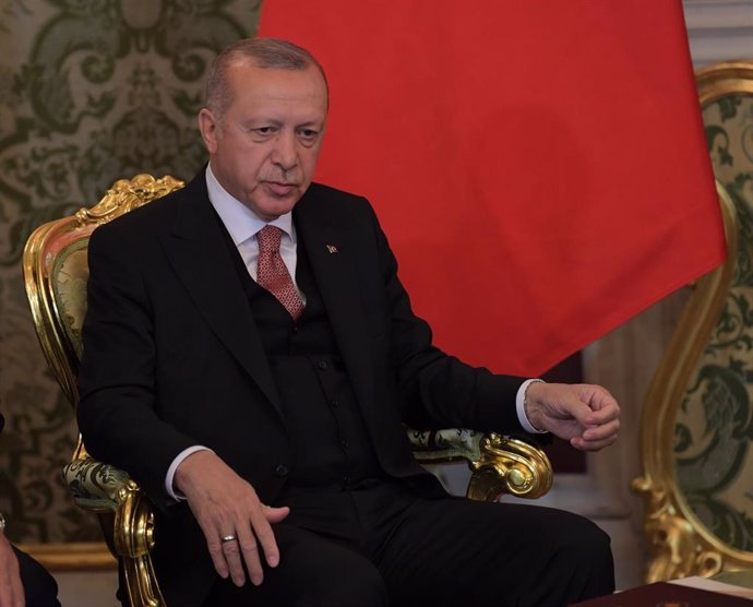 Putin meets with Turkish President Recep Tayyip Erdogan
