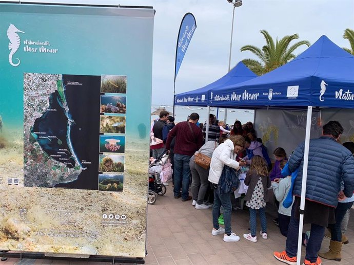 Los visitantes pueden conocer el estado del Mar Menor y sus valores naturales a través de tres puntos informativos