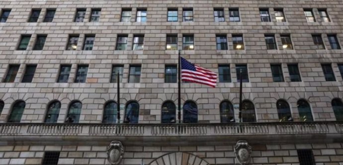 La Reserva Federal de Nueva York toma medidas contra los bancos de Puerto Rico tras sanciones a Venezuela    -. Firma:  .-