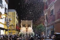 El tiempo da tregua a una Madrugá en Sevilla sin incidentes destacables y con las seis hermandades en la calle