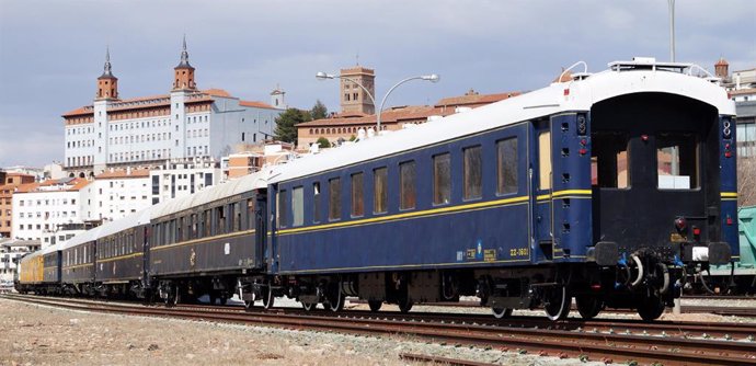 La Asociación Zaragozana de Amigos del Ferrocarril pone en marcha un tren para visitar la Semana Santa del Bajo Aragón