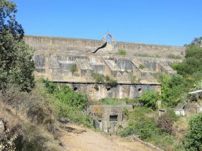 Presa de La Albuera y su molinos