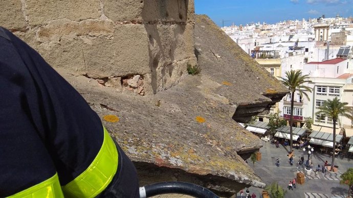 Cádiz.- Concluye el saneamiento completo de la fachada de la iglesia de San Juan de Dios afectada por un desprendimiento