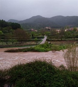 Unas 30 personas de dos barrios de Olba (Teruel) quedan incomunicadas al desbordarse el río Mijares