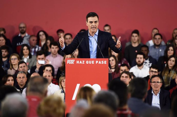 Pedro Sánchez en un acto del PSOE en Santander