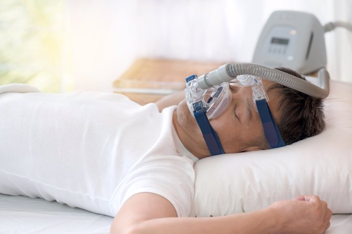 Un paciente con una elevada presión arterial presenta mayor riesgo de sufrir apnea del sueño, según un experto