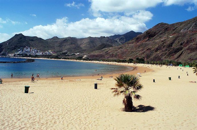 Canarias presenta este sábado cielos poco nubosos en general con alguna nube baja en el norte de las islas montañosas