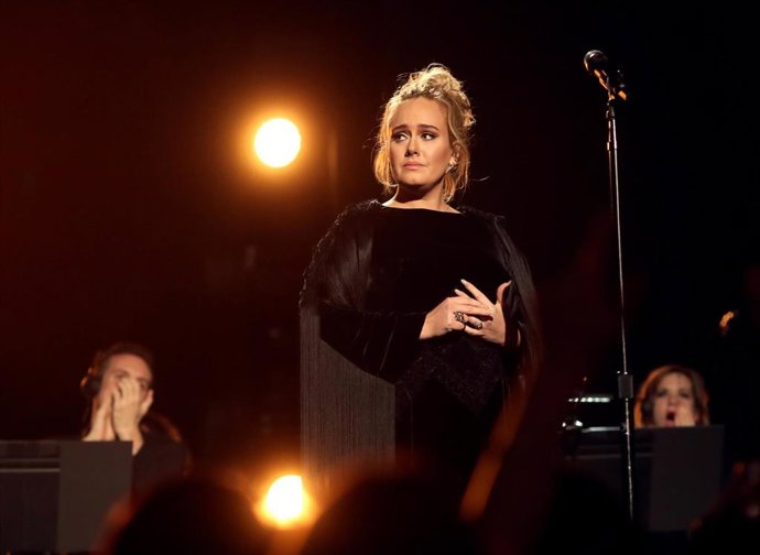 Adele se divorcia tras tres años de matrimonio