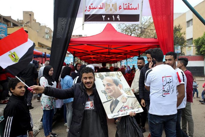 Egipto.- Al Sisi vota en el referéndum para alargar su mandato entre una gran afluencia de votantes, según el Gobierno