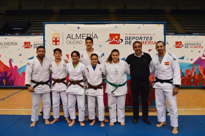 Almería.- Casi un centenar de personas participan en un campamento de entrenamiento de judo en Semana Santa