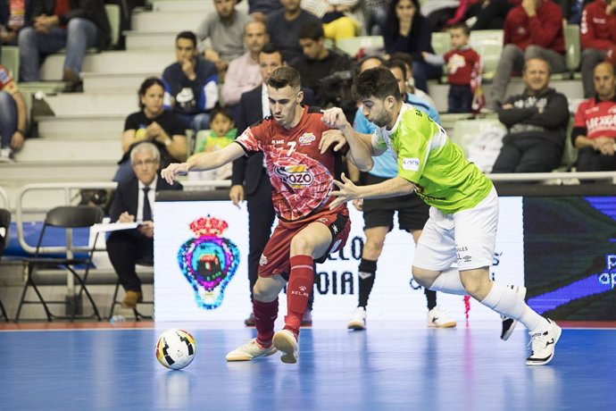 El pivote español Álex García, en un partido con ElPozo Murcia.