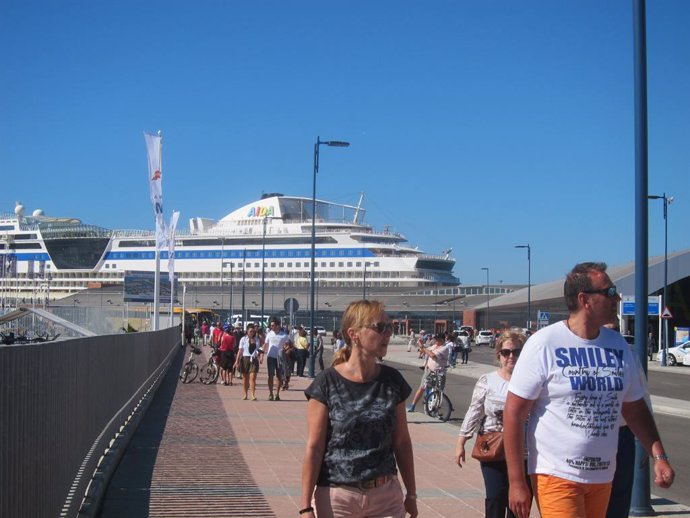 Cruceristas, turistas, turismo, crucero, pasajeros, málaga, buque, barco
