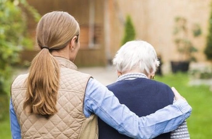 Los cuidadores de personas dependientes pueden suscribir ya un convenio especial con la Seguridad Social