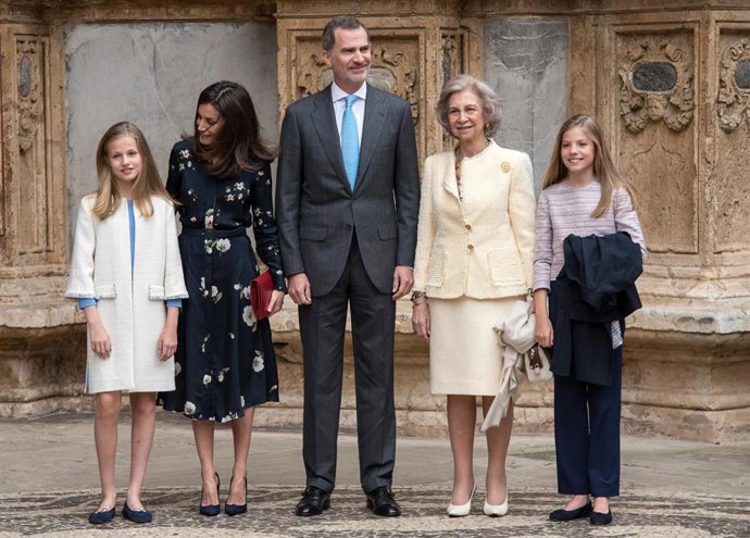La Reina Letizia y Doña Sofía se reencuentran en una Misa de Pascua llena de complicidad