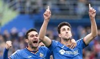 El Getafe supera al Sevilla, el Valencia lo aprovecha y el Villarreal aleja la quema