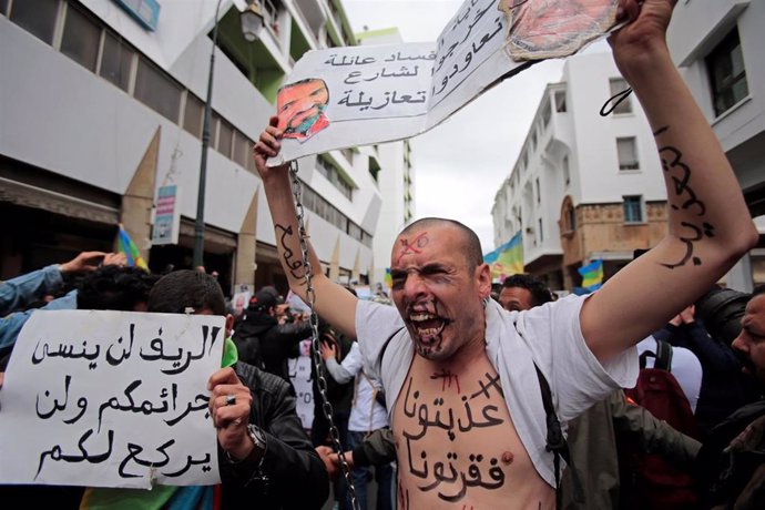 Marruecos.- Miles de personas marchan por Rabat para pedir la liberación de los activistas del Rif