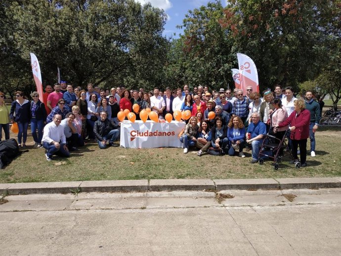 Sevilla.- 28A.- Cs defiende que las familias con dos hijos "serán consideradas numerosas y gozarán de beneficios"