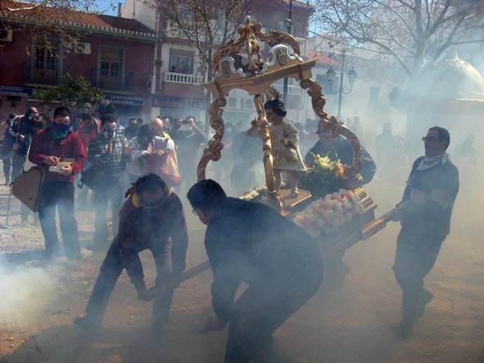 Granada.- S.Santa.- Cúllar Vega recibe a su Niño Resucitado con más de 175.000 petardos