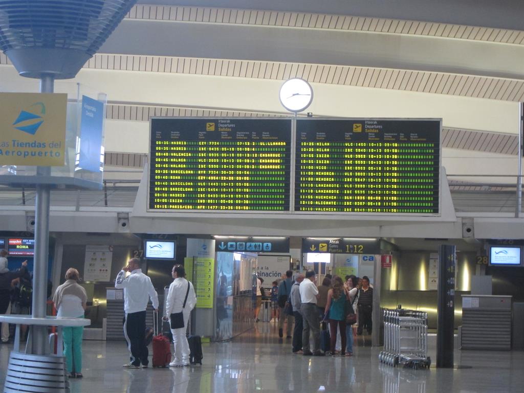 El Aeropuerto de Bilbao prevé superar los 5,5 millones de viajeros El Aeropuerto de Bilbao prevé superar los 5,5 millones de viajeros