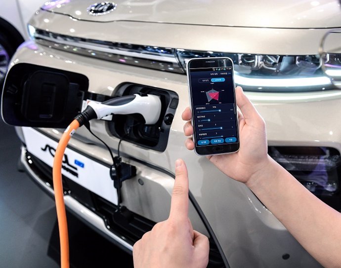 Economía/Motor.- Los usuarios de Hyundai y Kia podrán configurar su coche eléctrico a través del teléfono