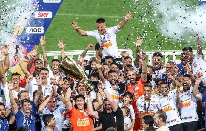 Corinthians conquista el Campeonato Paulista y Flamengo, el Carioca