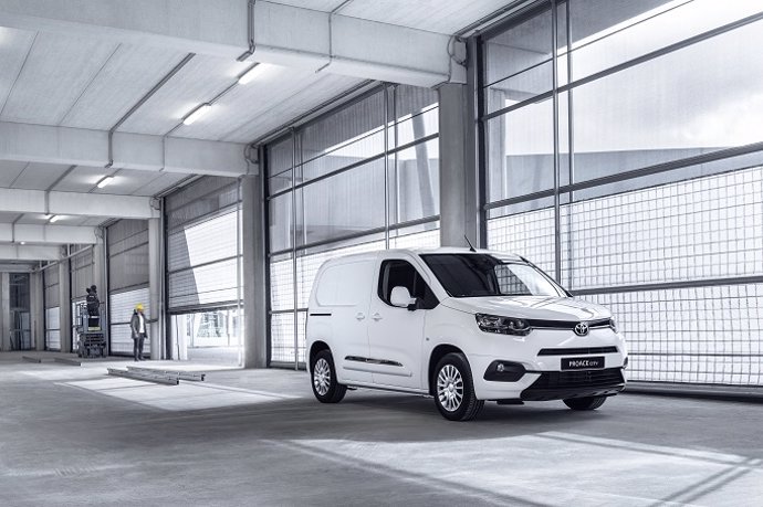 Economía/Motor.- La furgoneta de Toyota que PSA fabricará en Vigo se llama Proace City y saldrá a la venta en 2020