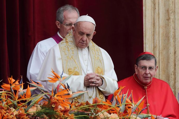 Pope Francis leads Urbi et Orbi blessing in Vatican