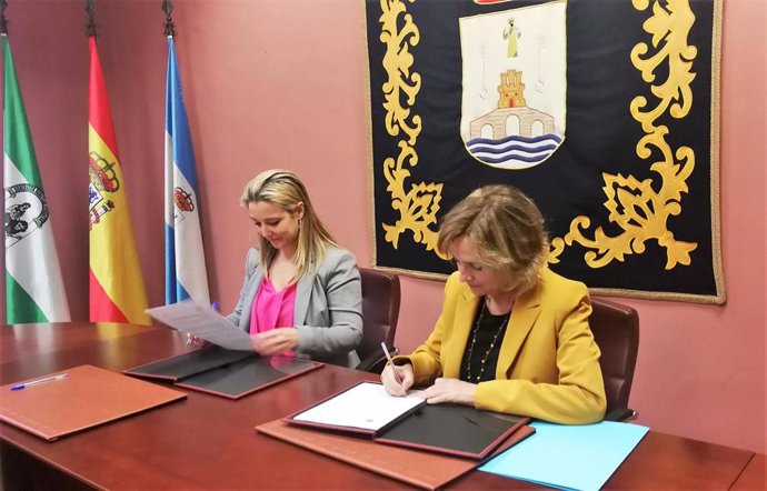 Sevilla.- Ayuntamiento de Alcalá y UPO firman la adenda del convenio para el desarrollo del Aula Abierta de Mayores