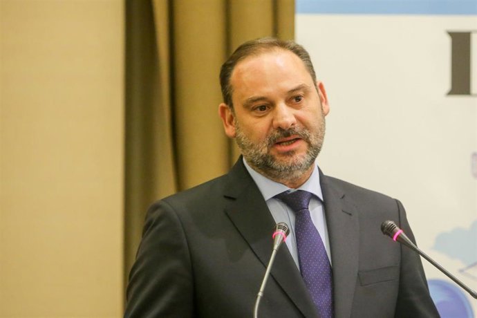 José Luis Ábalos recibe el premio a Mejor Ministro en el acto Distinciones Diario 16