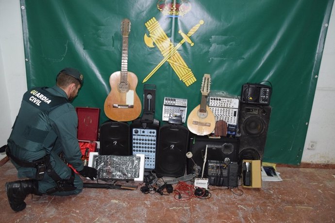 Sucesos.- Detenido un joven en Almazán (Soria) por el robo de varios instrumentos musicales y aparatos electrónicos