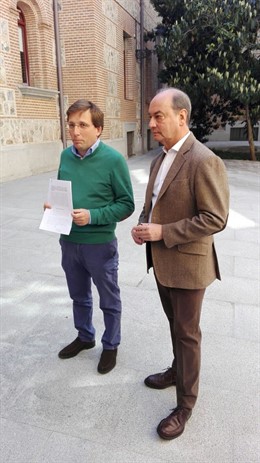 José Luis Martínez-Almeida y Fernando Martínez Vidal en Plaza de la Villa
