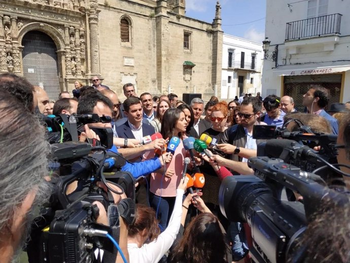 VÍDEO: Arrimadas: Rivera demostrará en debate que es alternativa a Sánchez, que "intentará seducir a Torra y Puigdemont"