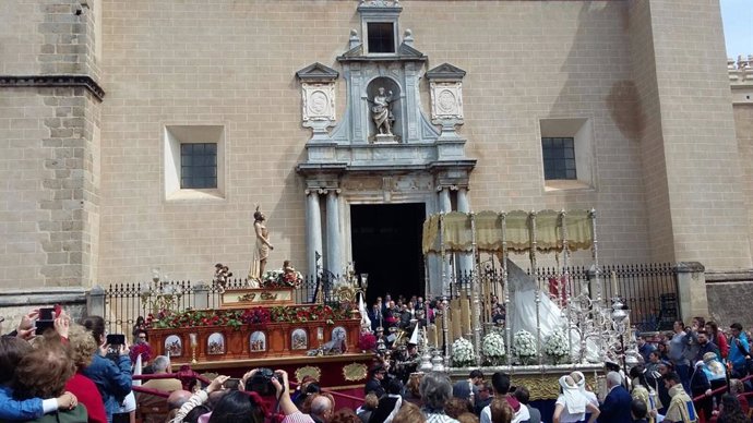 S.Santa.- El Resucitado y María Santísima de la Aurora protagonizan el encuentro del Domingo de Resurrección en Badajoz