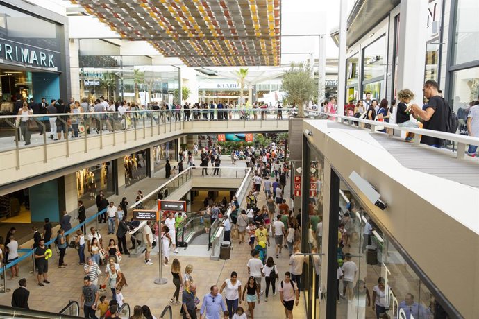 Economía/Empresas.- Carmila, filial inmobiliaria de Carrefour, factura 89,2 mill