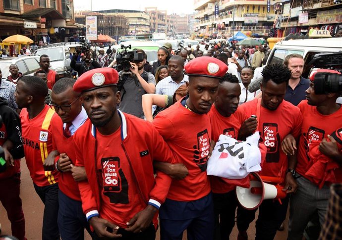 El cantante y diputado opositor Robert Kyagulanyi, alias Bobi Wine