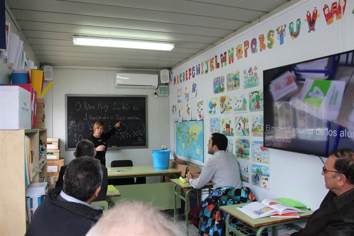 28A.- Cs Recrea Un Barracón En La Playa Del Gurugú Y Asegura Que "La Educación Prefabricada Tiene Fecha De Caducidad"