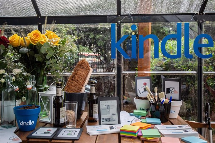 Sant Jordi.- Amazon crea la primera floristería digital y regala un libro y rosas digitales