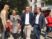 Company llama a la lectura "en un sentido amplio de géneros y lenguas" durante el Día del Libro