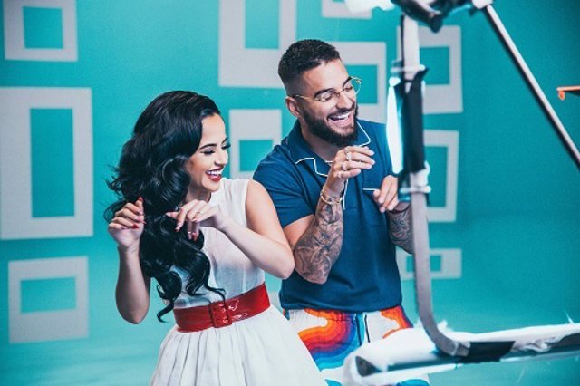 Becky G y Maluma rompen estereotipos con La respuesta