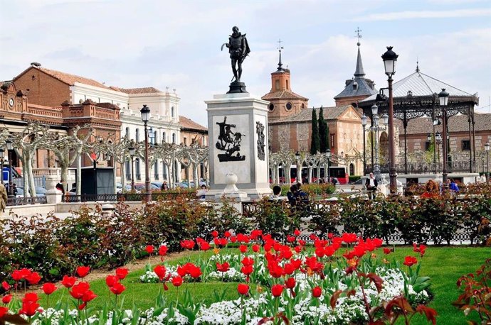 Alcalá se vuelca con la entrega del Premio Cervantes con diversas actividades culturales