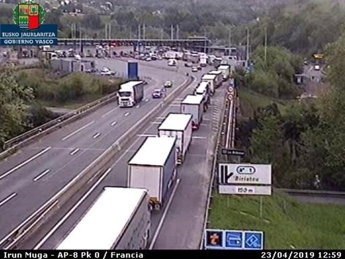 Registradas retenciones de hasta 11 kilómetros en la AP-8 en Irun, en sentido Baiona (Francia)